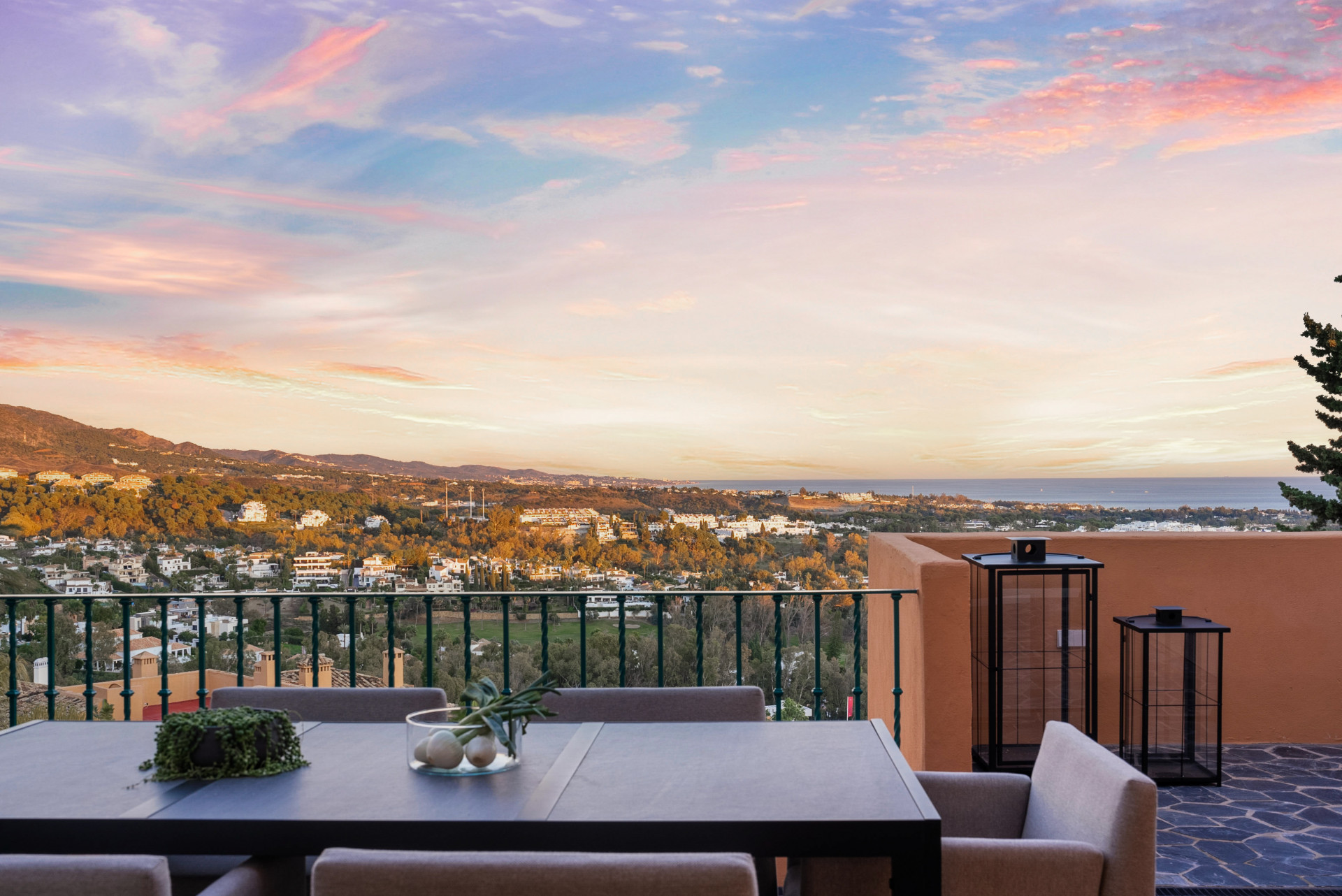 4 Bedroom Penthouse in Les Belvederes, Nueva Andalucía