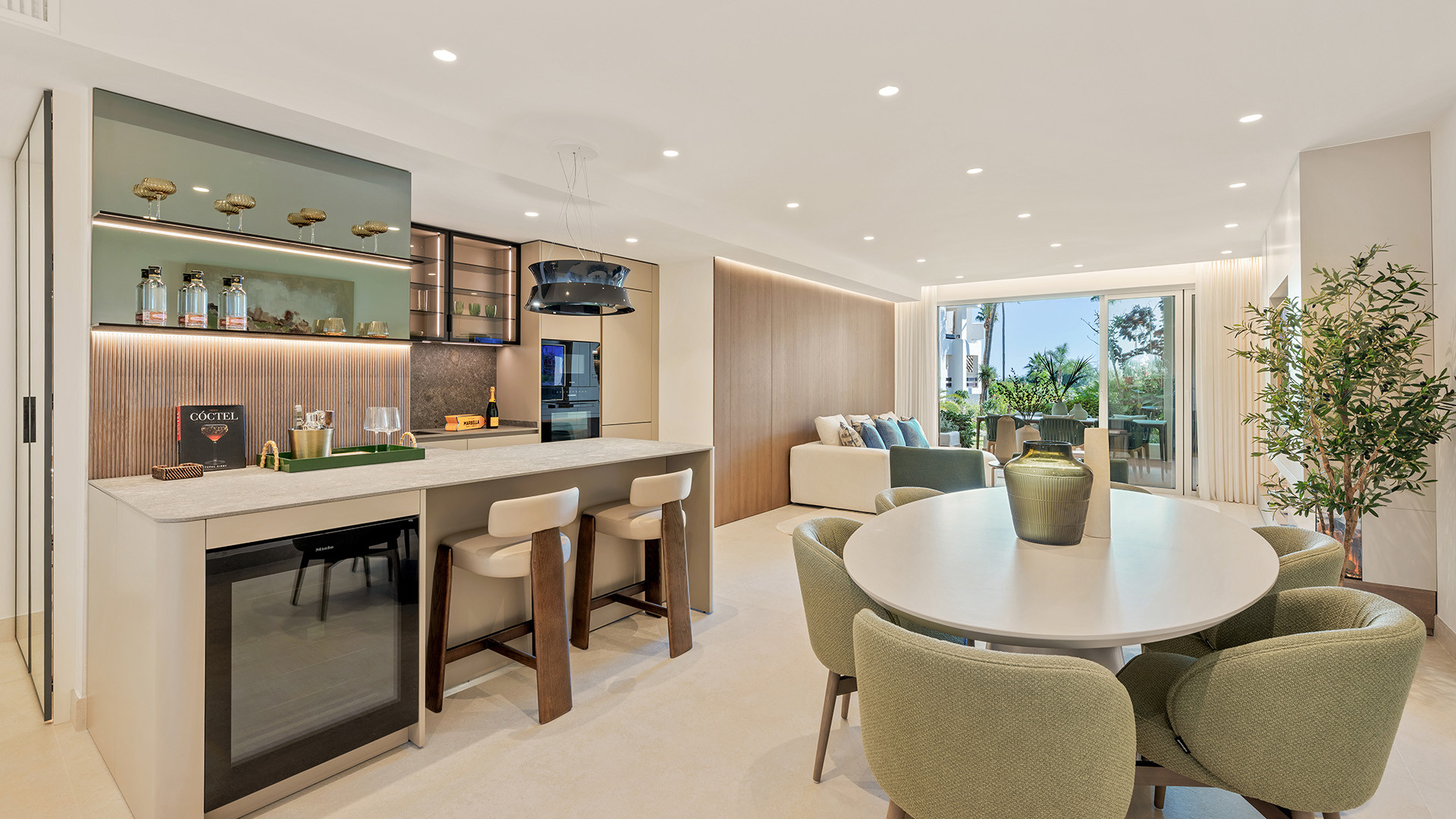 3 Bedroom Apartment in Bahía del Velerín, Estepona East