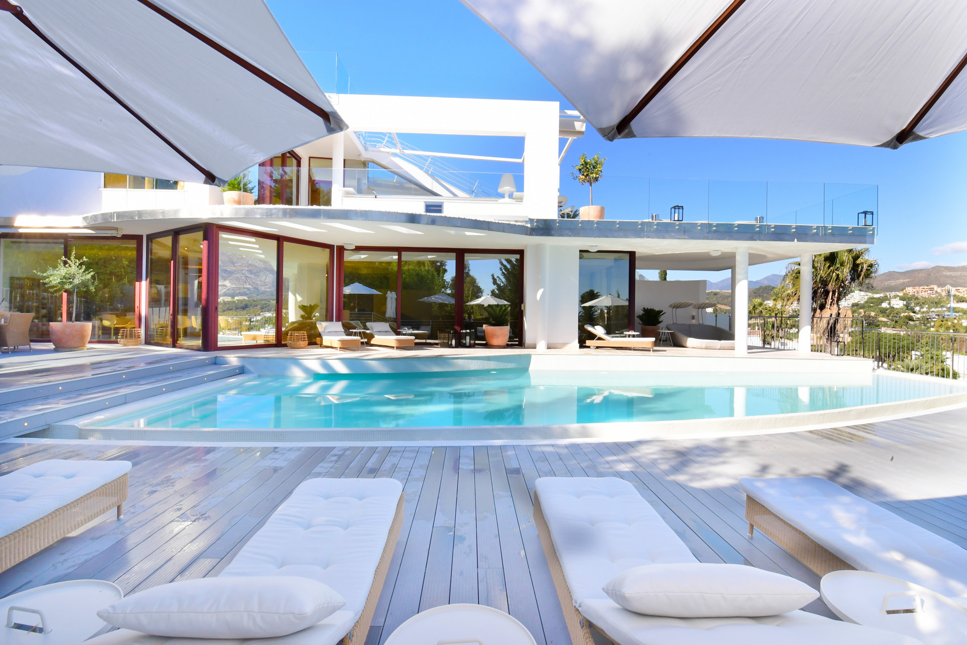 7 Bedroom Villa in Nueva Andalucía