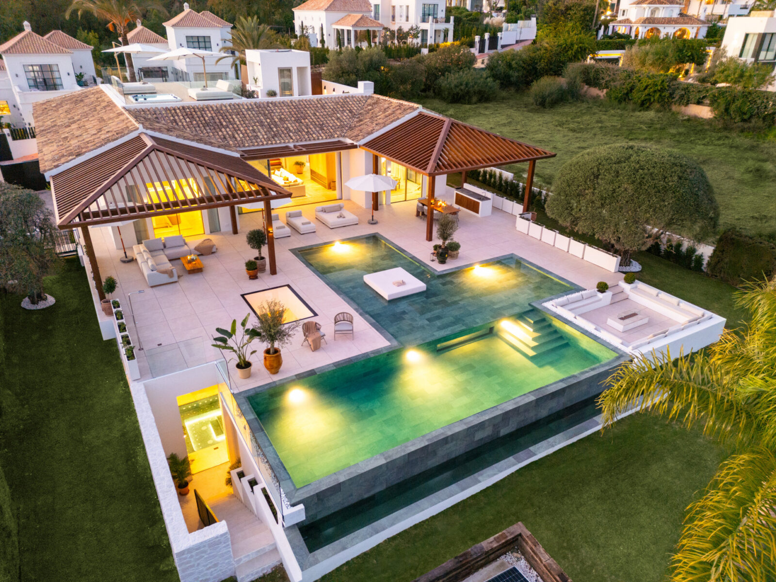 6 Bedroom Villa in Nueva Andalucía, Marbella