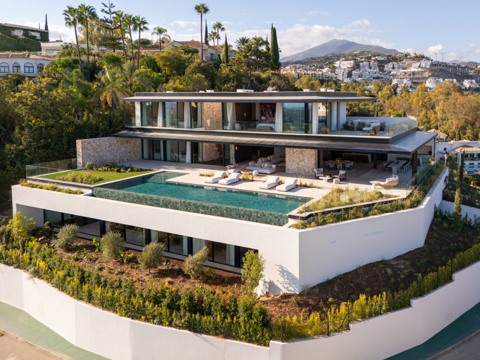8 Bedroom Villa in La Quinta, Benahavís