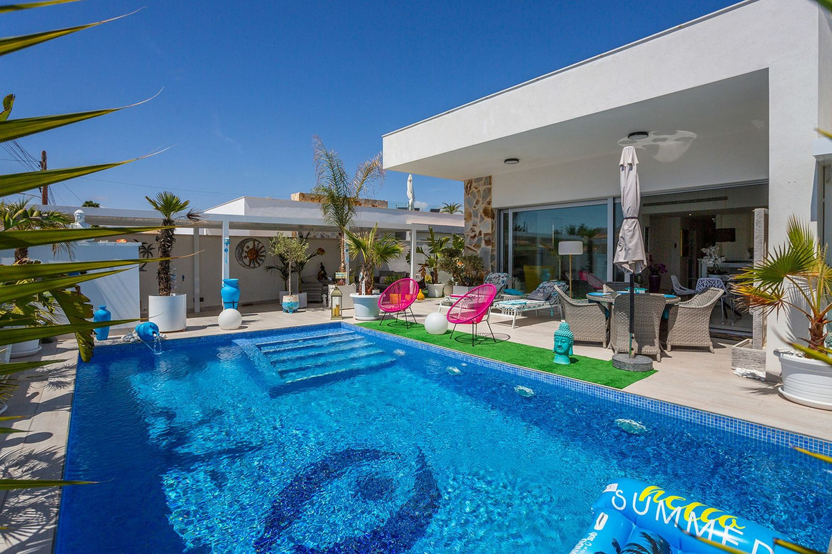3 Bedroom Home in Costa Blanca, El Chaparral
