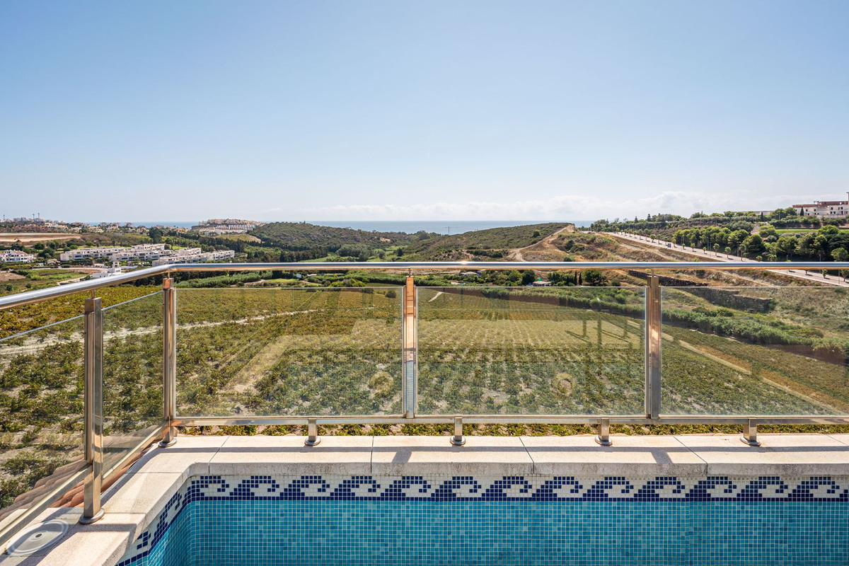 3 Bedroom Apartment in Inland, Manilva
