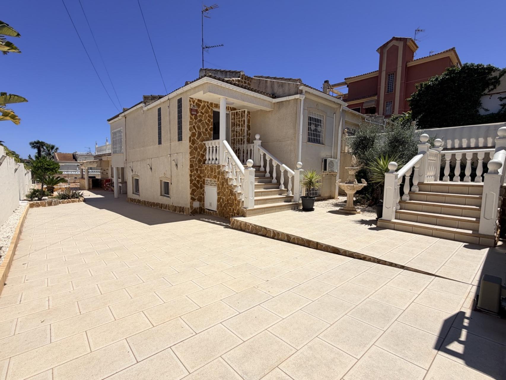 5 Bedroom Villa in Costa Blanca, Torrevieja