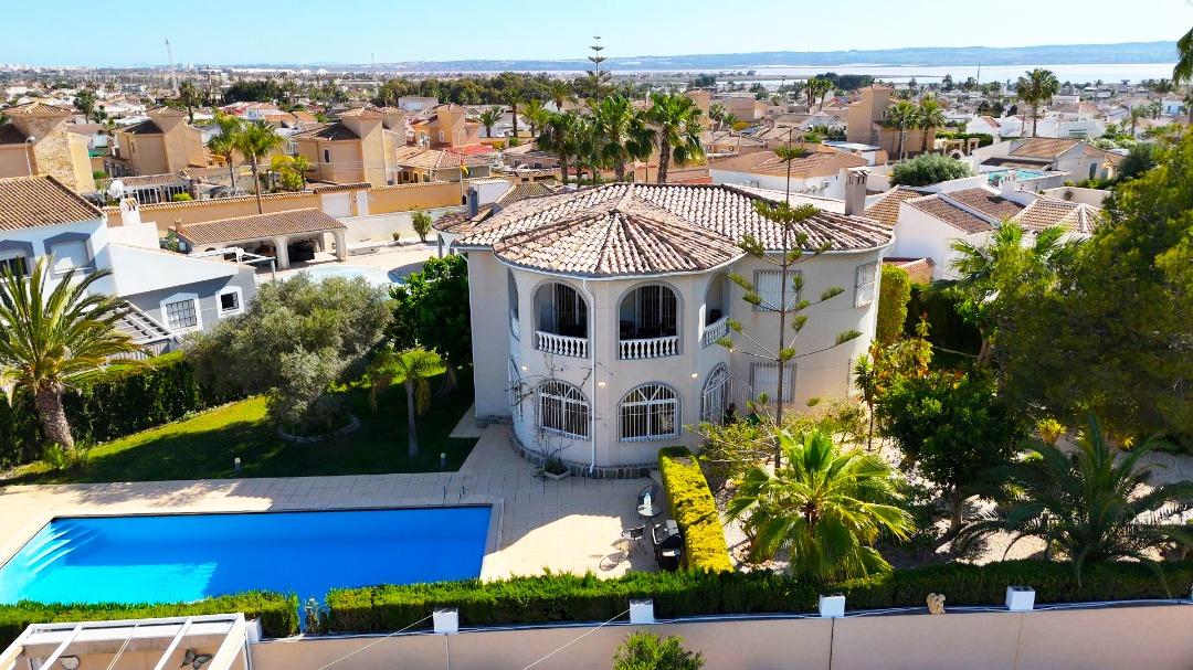 5 Bedroom Villa in Costa Blanca, Torrevieja