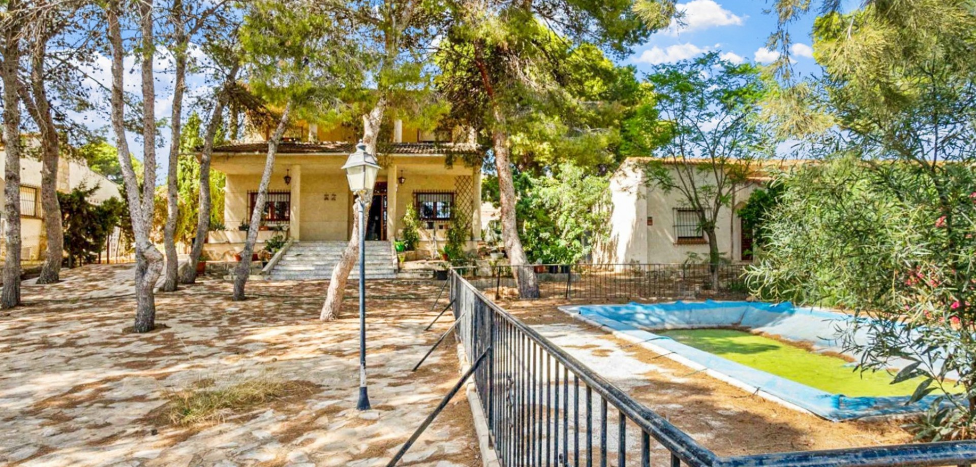 8 Bedroom Villa in Costa Blanca, Torrevieja