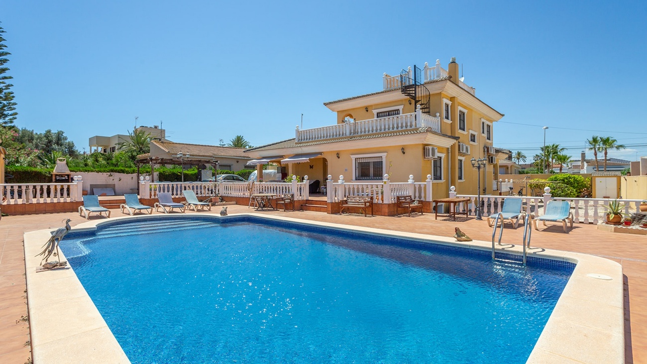6 Bedroom Villa in Costa Blanca, Torrevieja