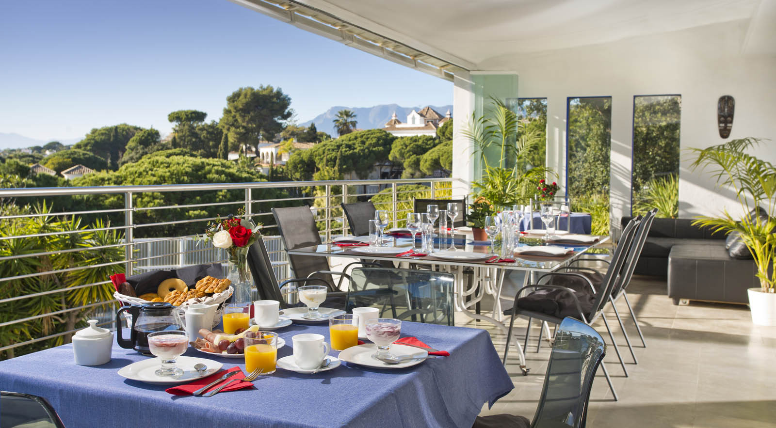 8 Bedroom Villa in Elviria, Marbella East