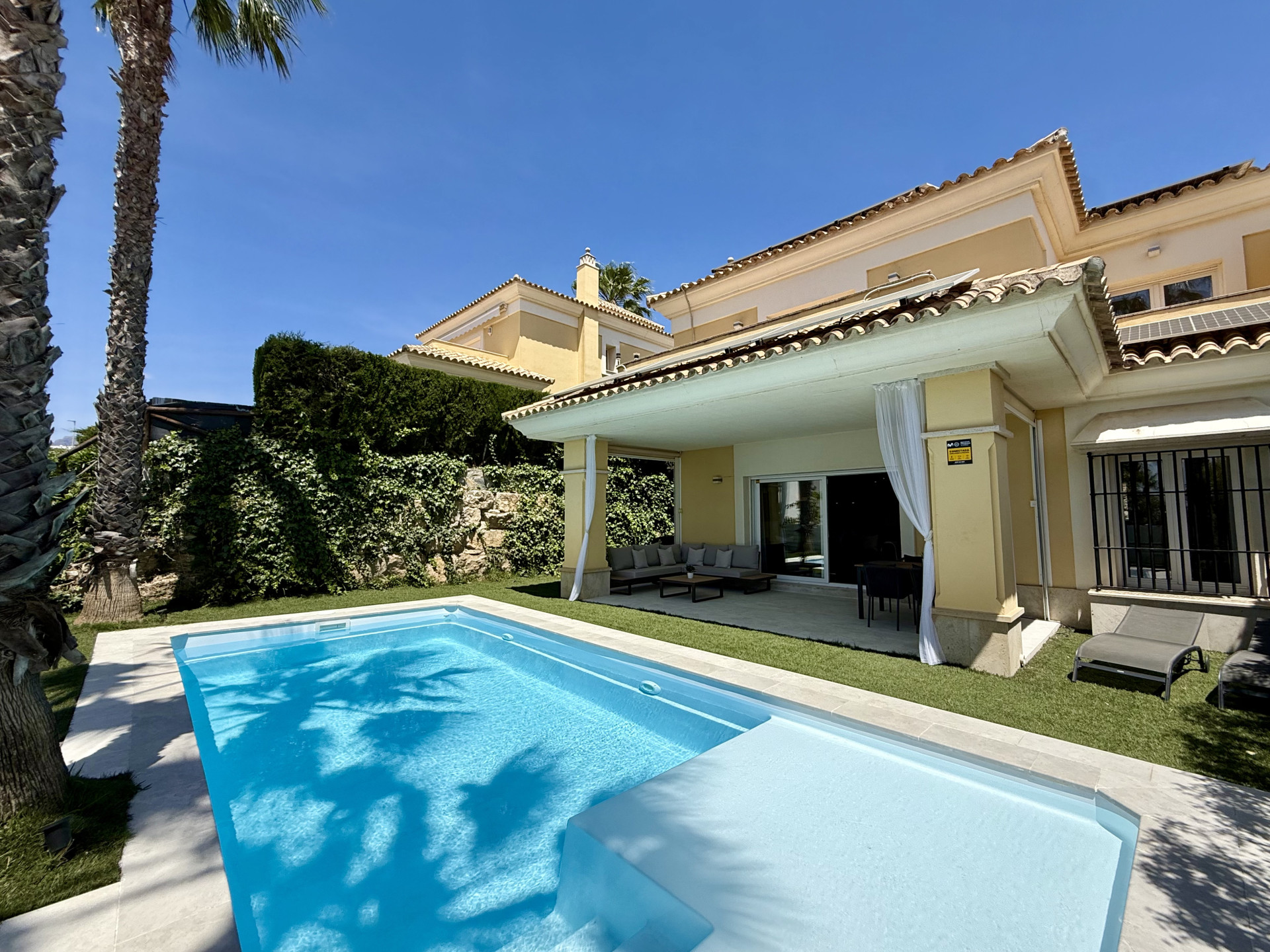 4 Bedroom Semi-Detached House in Santa Clara, Marbella East