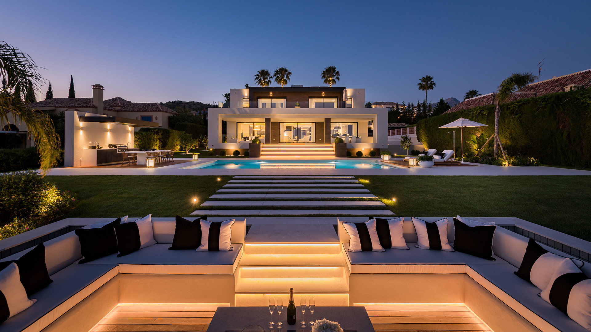 6 Bedroom Villa in Los Naranjos Golf, Nueva Andalucía