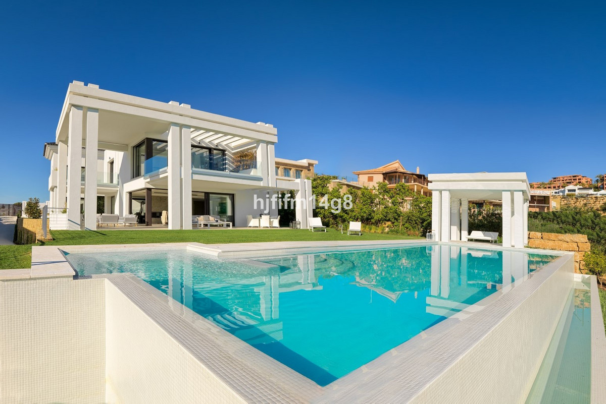 5 Bedroom Villa in Los Flamingos