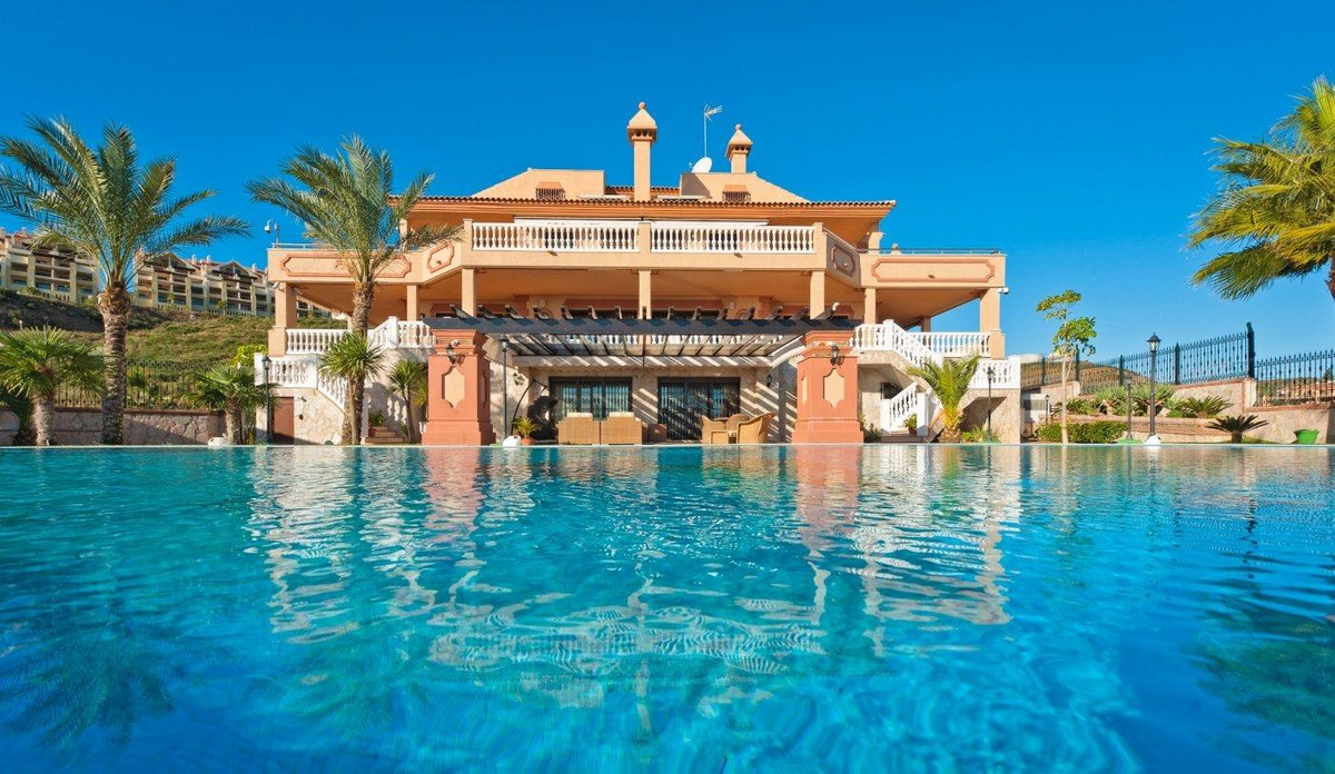 7 Bedroom Villa in Mijas