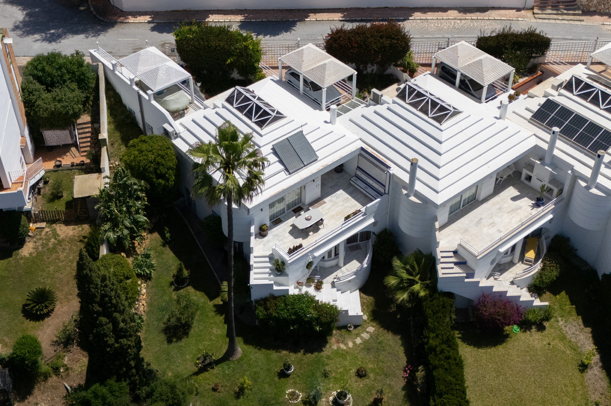 4 Bedroom Semi-Detached House in Calahonda, Mijas