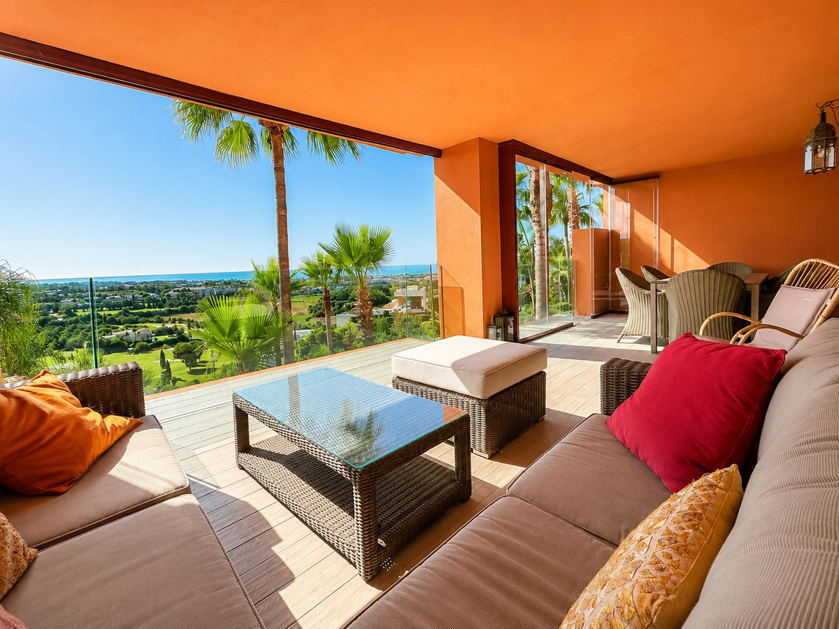 2 Bedroom Apartment in Los Flamingos, Benahavís, Benahavis