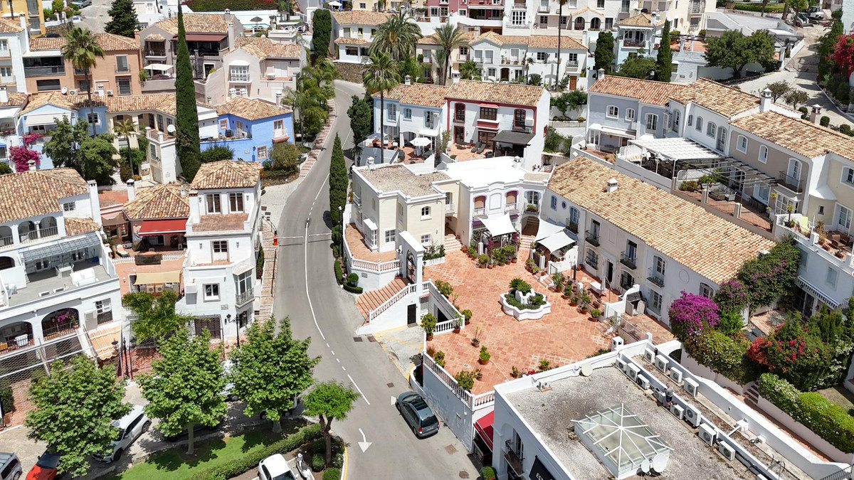 2 Bedroom Townhouse in Benahavís