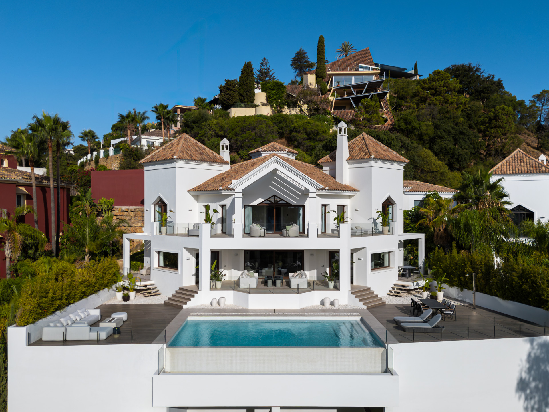 5 Bedroom Villa in El Herrojo, Benahavís, Benahavis
