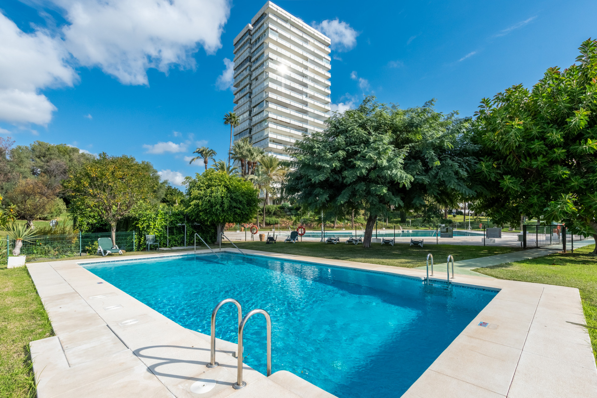 2 Bedroom Apartment in Rio Real, Marbella Este