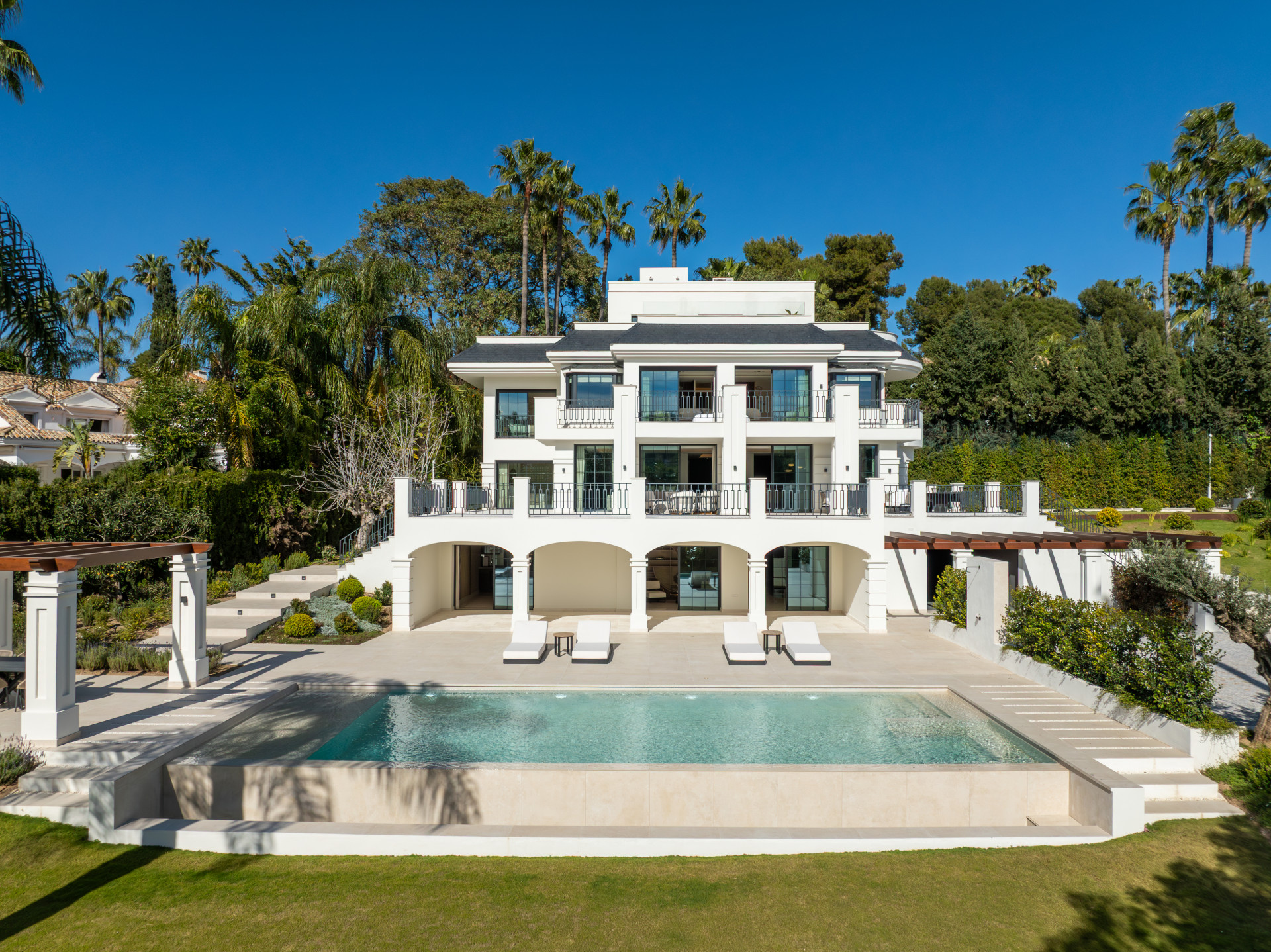 6 Bedroom Villa in Nueva Andalucía, Marbella